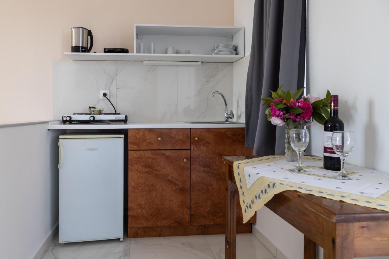Miros Hotel Apartments Tigkaki  Bagian luar foto