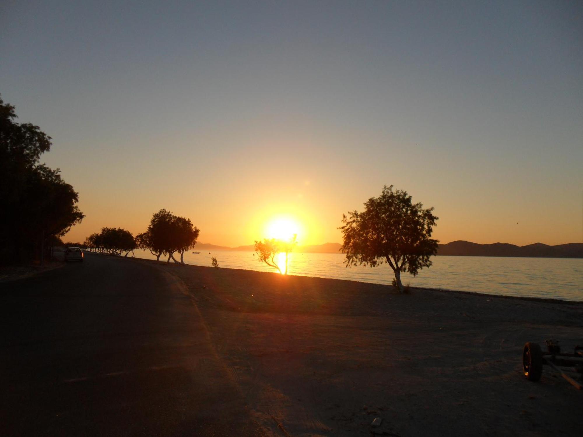 Miros Hotel Apartments Tigkaki  Bagian luar foto